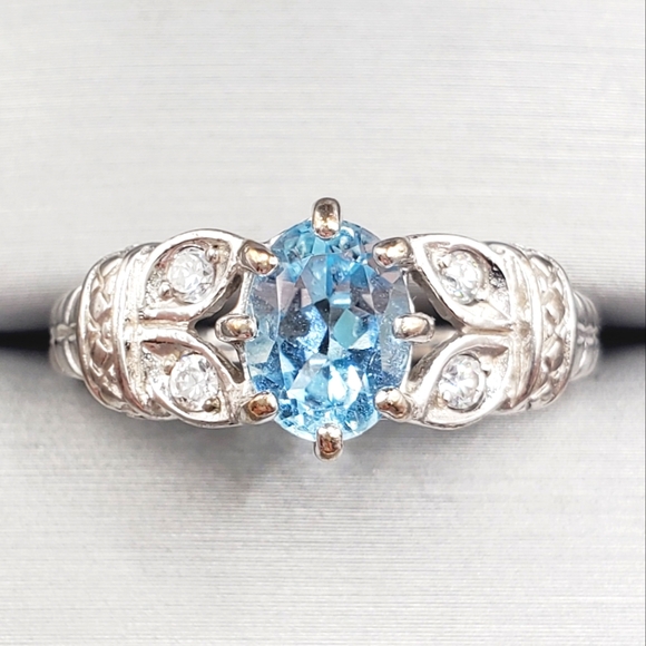 Genuine Oval Blue Topaz & Diamond Simulants 925 Sterling Silver Ring - Picture 1 of 9